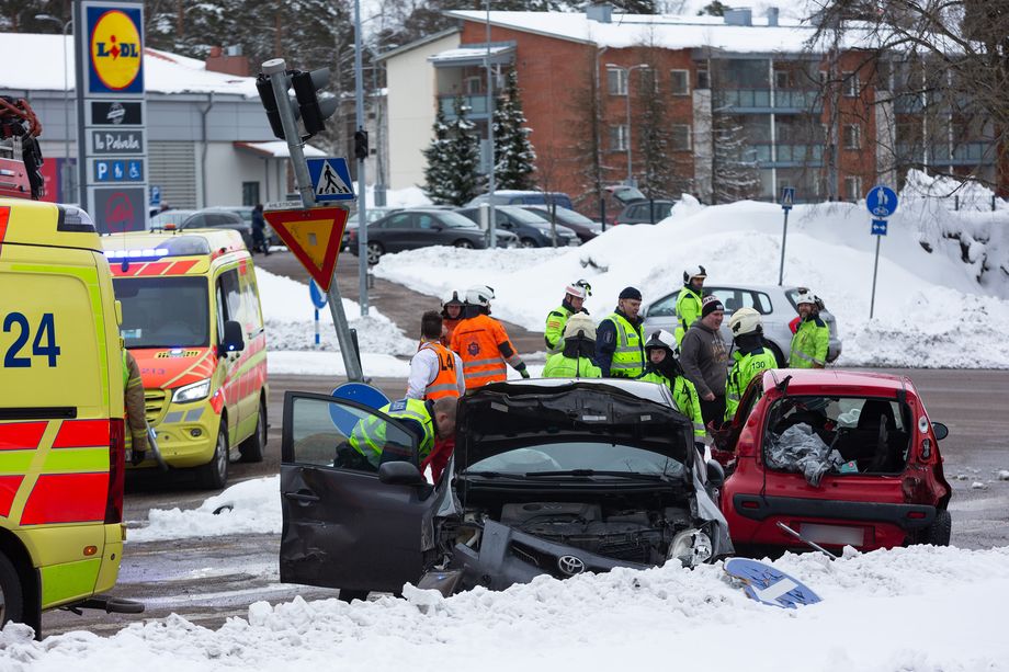 Kotkassa Raju Kylkikolari – Uhri Helikopterilla Sairaalaan