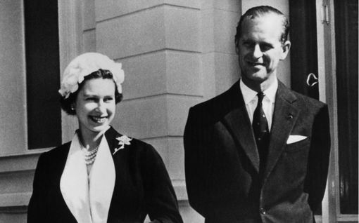 Kirjapaljastus: Kuningatar Elisabet heitti miestään tennismailalla – ”Näitä sattuu kaikissa avioliitoissa”