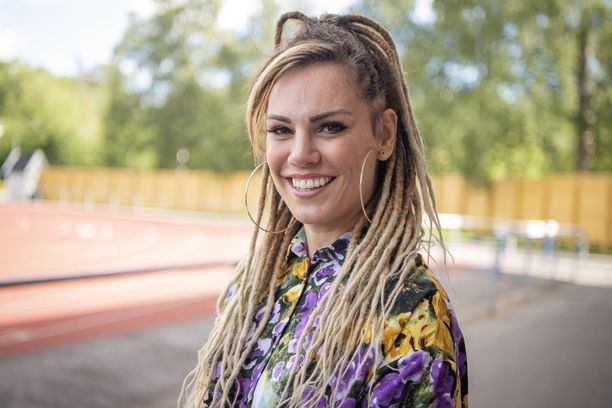 Eva Wahlström nähdään tulevan Penkinlämmittäjät-ohjelman vakiopanelistina.
