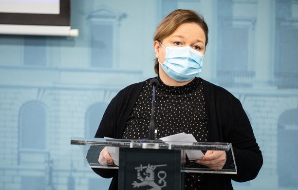 Perhe- ja peruspalveluministeri Krista Kiuru kertoi torstaina, miten Suomen testausstrategia muuttuu. 