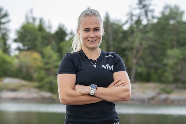 Petra Olli kisaa Mestareiden mestari -ohjelmassa kamppailujoukkueessa. Tiimiin kuuluvat myös Marko Asell ja Amin Asikainen.