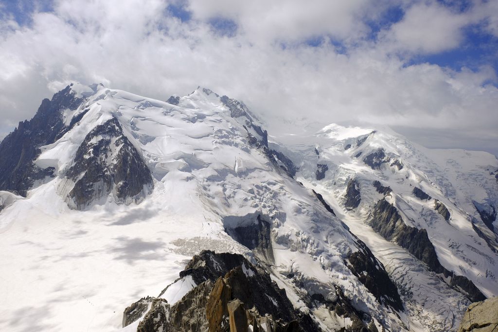 Mont Blancilta jalokivi­aarteen löytänyt kiipeilijä saa pitää puolet löydöstään – rehellisyys teki viranomaisiin vaikutuksen