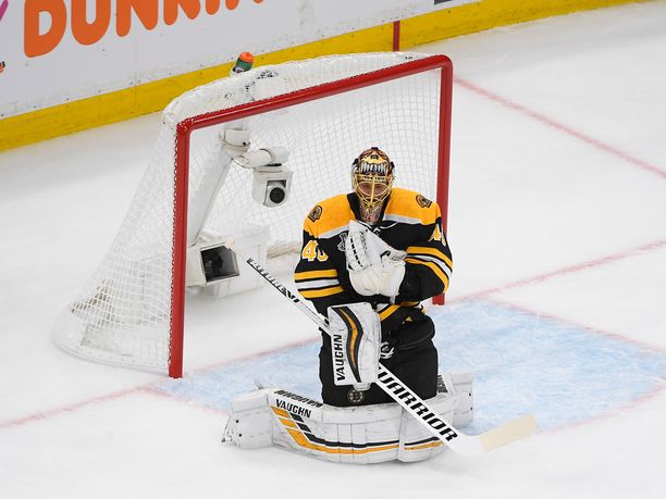 Boston Bruinsin Tuukka Rask selvisi vähäisellä työmäärällä ensimmäisessä Stanley Cup -finaalissa.