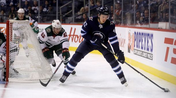 Kristian Vesalainen (42) on pelannut toistaiseksi viisi NHL-ottelua Winnipeg Jetsin paidassa.