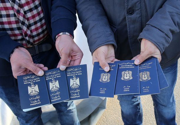 Maahanmuuttoviraston toimintaohje ei perustunut lakiin: ohjeisti  viranomaisia ottamaan turvapaikanhakijoiden passit haltuunsa