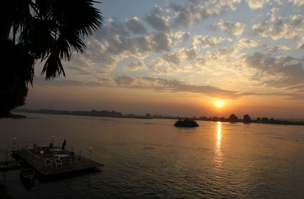 BackPage suku puoli videoita