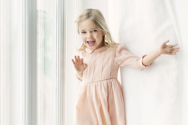 Ruotsin hovi julkaisi prinsessa Leonoren 4-vuotissyntymäpäivien kunniaksi näin iloisen kuvan päivänsankarista.
