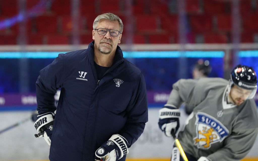 Kovista kivuista kärsinyt Jukka Jalonen toipuu isosta leikkauksesta: ”Reilut 30 vuotta olen valmentanut ja tämä on ensimmäinen kerta”