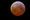 Tältä näyttää Kuu pimennyksen aikana. Se hohtaa punaista kajoa.