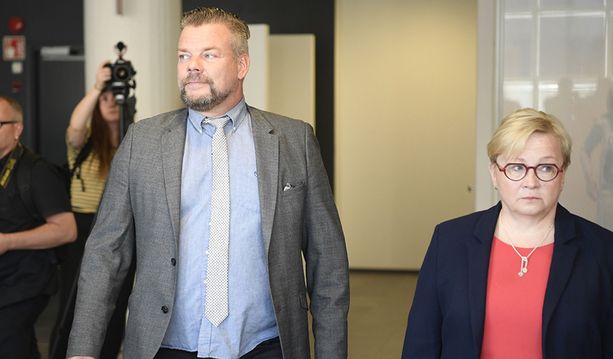 Jari Sillanpää sanoo Iltalehdelle, että hänellä on puhtaat jauhot pussissa. Riitta Leppiniemi on myös todennut päämiehensä kiistävän teot.