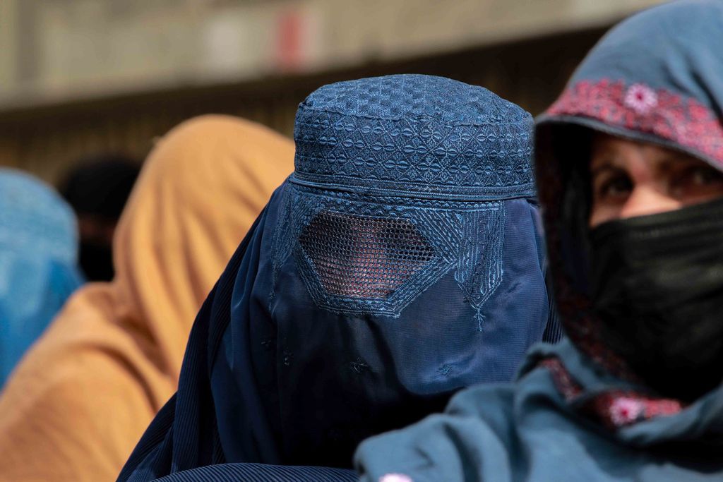 Talibanit vaativat naisia peittämään kasvonsa