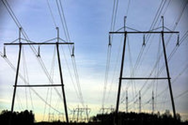 Sähkölasku muodostuu kahdesta osasta, sähköstä ja sähkön siirrosta. Vain sähkön voi kilpailuttaa. Siirto ostetaan alueellisilta monopoleilta.
