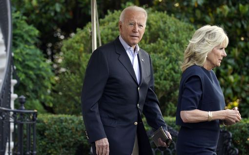 USA:n presidentti Joe Biden vieraili Floridassa romahtaneen kerrostalon raunioilla - ”Rakkaanne ovat osa sieluanne”