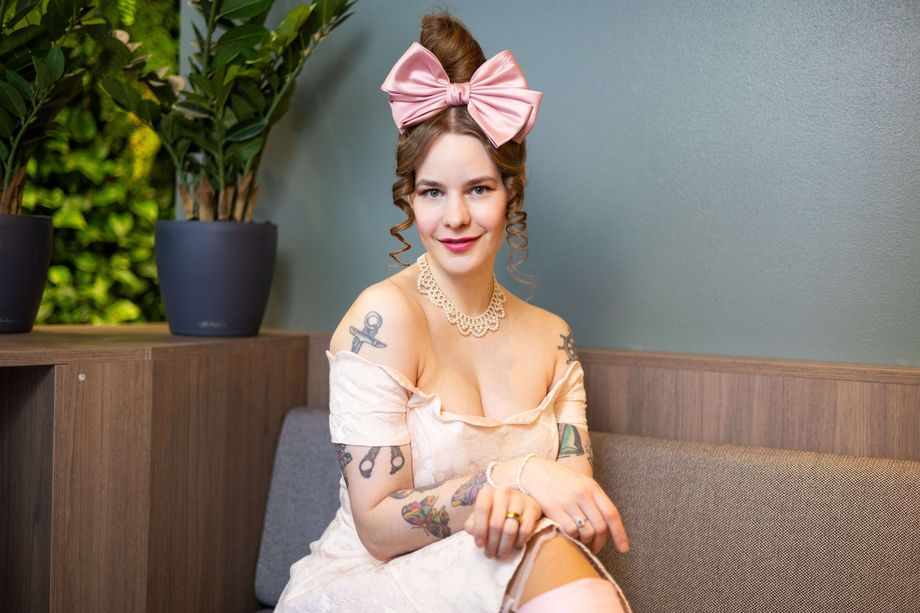 Ina Mikkola Opettaa Miehi Nuolemaan Naisen Alap t Podcastissaan Ina Mikkola Opettaa Miehi Nuolemaan Naisen Alap t Podcastissaan