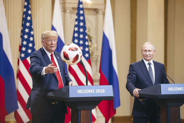 Donald Trump ja Vladimir Putin tapasivat kesällä Helsingissä. Tuolloin lehdistö tiedusteli Putinilta sekaantumisesta Yhdysvaltain vaaleihin. 