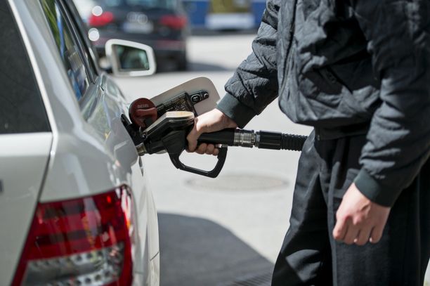 Tutkimuksen mukaan miehet käyttävät 70 prosenttia enemmän rahaa kasvihuonekaasupitoisiin tuotteisiin, kuten autojen polttoaineisiin.