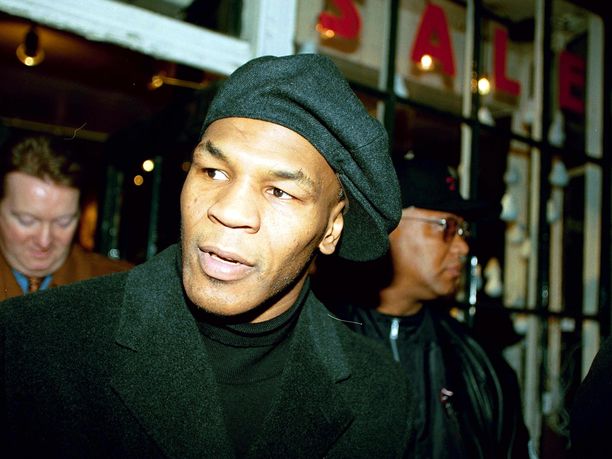 Mike Tysonin piti tulla elokuussa 2000 ottelemaan Suomeen. Mies yritti tehdä tuohon aikaan kuuluisaa comebackia heikompien vuosien jälkeen. Tyson kuvattuna samaisena vuonna 2000.
