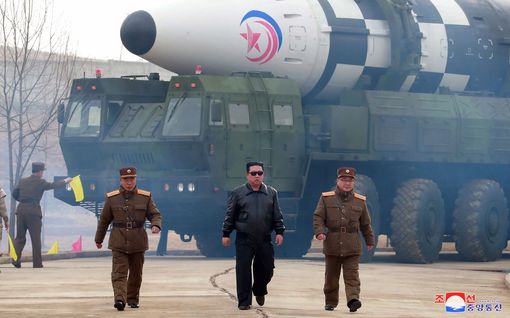 Ohjuskokeita ja ydinuhkauksia – mitä Pohjois-Korea puuhaa Ukrainan sodan varjossa?