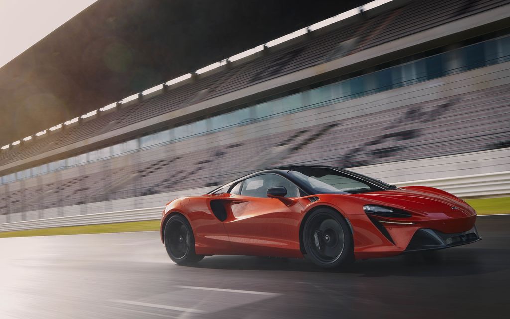 McLaren kutsuu uuden superautonsa korjattavaksi tulipalovaaran vuoksi