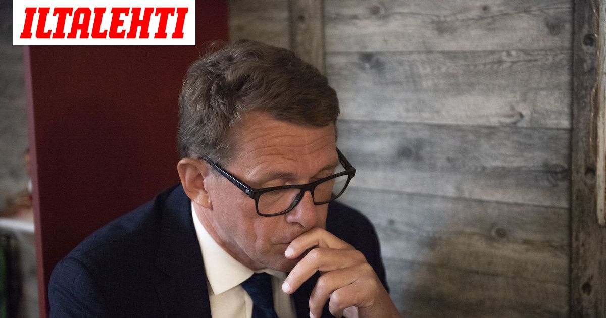 Puhemies Matti Vanhanen Hallitus Voi Olla Kasassa Jo Viikossa Vetoaa Siihen Etta Vanha Hallitus Veisi Asioita Eteenpain