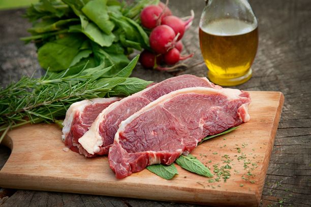 Nautitko paljon lihaa, prosessoituja viljoja ja limsaa? Tulehdusta  edistävät ruoat voivat lisätä suolistosyöpien riskiä