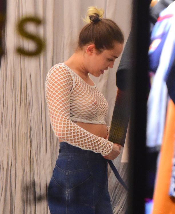 Miley Cyrus pohti uusien vaatteiden ostamista.