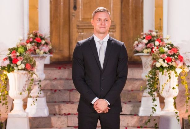 Tässä on uusi Bachelor! Tuomas on komea lentäjä!