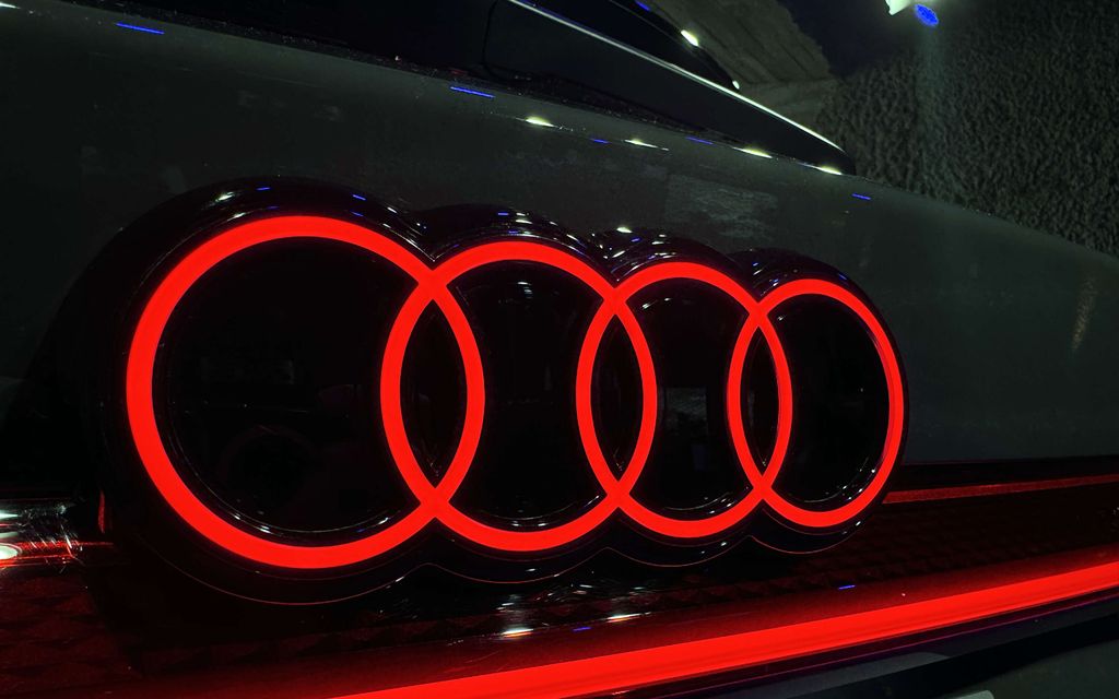 Audi syö sanansa sähköis­tymisestä