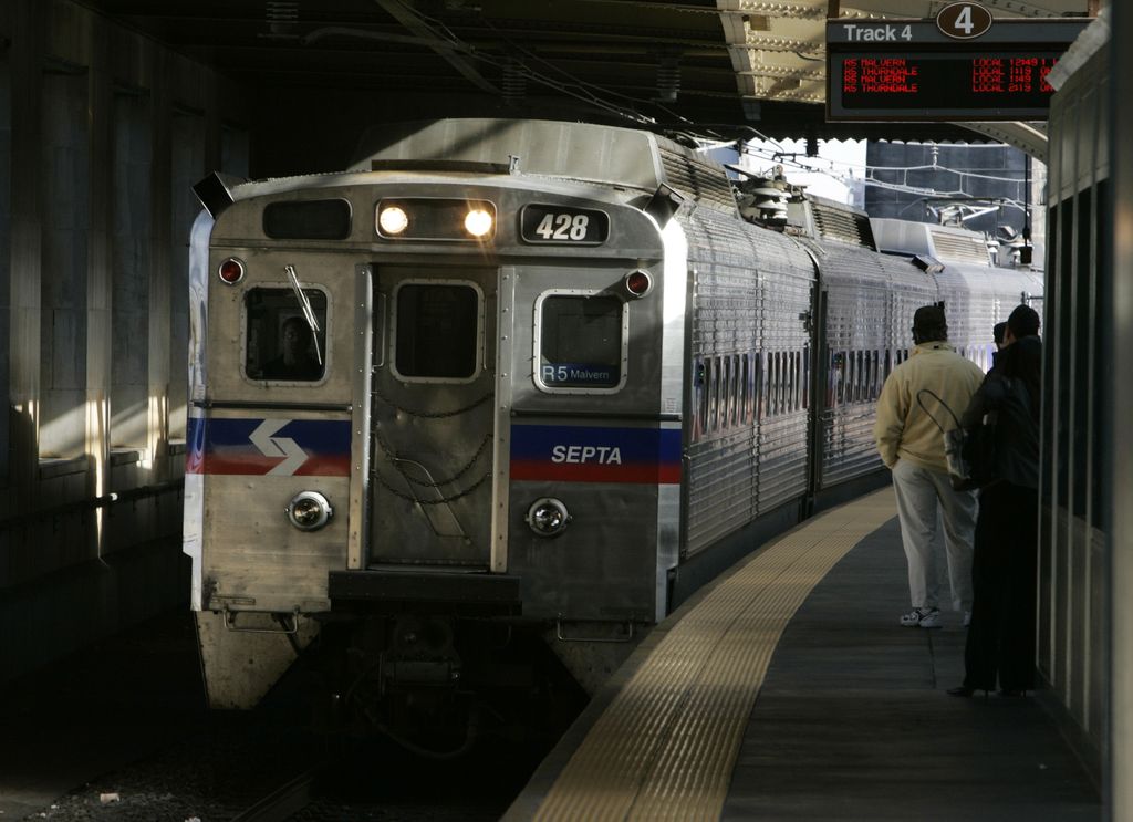 Nainen raiskattiin metrossa Philadelphiassa – ihmiset kuvasivat, kukaan ei soittanut hätäkeskukseen