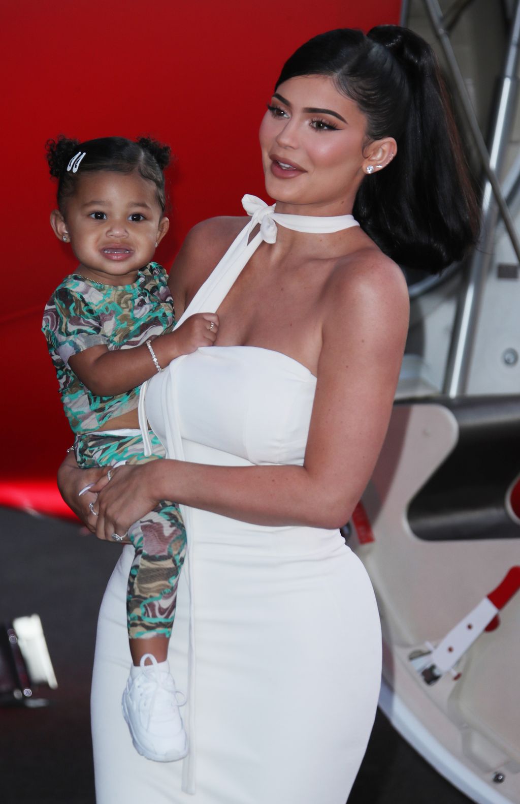 Kylie Jenner järjesti 2-vuotiaalle tyttärelleen överit teemajuhlat - lopputulos lyö ällikällä: ”Kammottavaa”