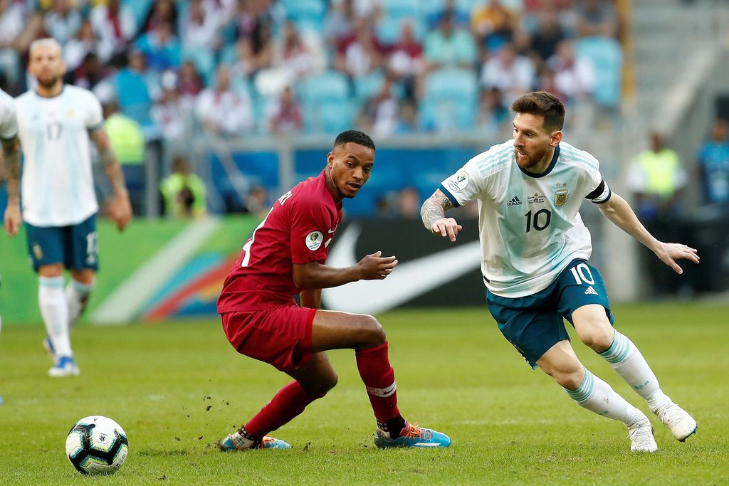 Leo Messin mestaruusunelma pysyy elossa - hikinen Qatar-voitto takasi Argentiinan jatkopaikan