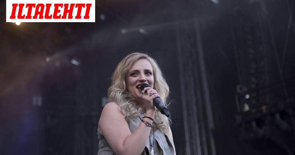 Elli Haloolta hellyttävä kuva koirakaverista - pörröinen Bablo sulattaa ...