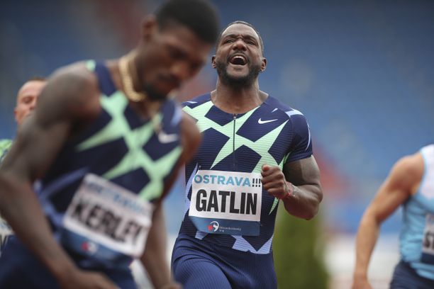 Justin Gatlin juoksi 19. toukokuuta Tshekin Ostravassa 100 metrin aikaan 10,08.