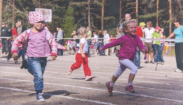 Hollolalaisen lähiön olympialaisissa kilpaillut mm. Jari Litmanen ja Krisse  Salminen