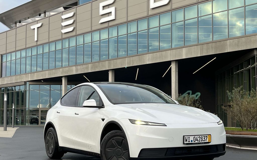 Tesla torppasi uuden mallinimensä – Ei mitään Standardia