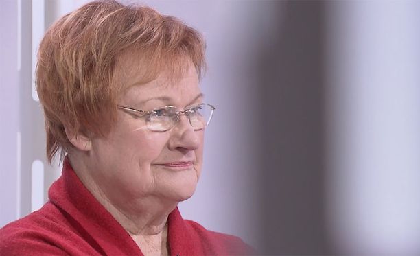 100-vuotiaan Suomen ainoa naispuolinen ulkoministeri Tarja Halonen toivoo,  että tilasto paranee: ”Yksi ei ole kyllä tarpeeksi”