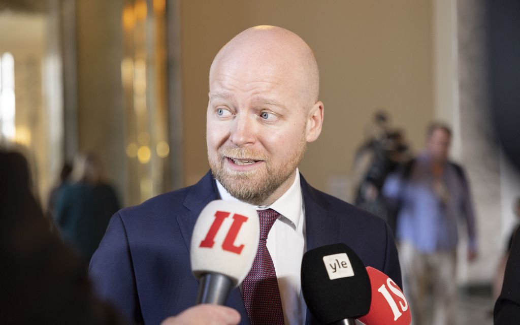 Jussi Saramo: Ministeri Junnilalle esitetään epäluottamusta – ”Epäluottamus on niin laajaa”