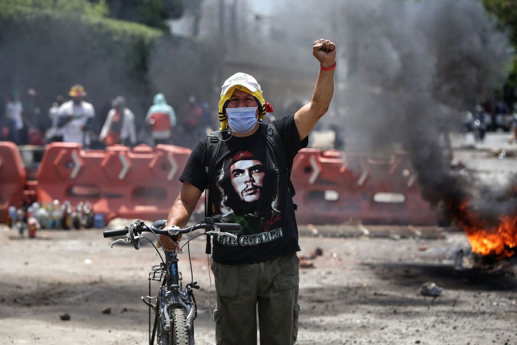 Kolumbiassa jälleen laajoja mielenosoituksia: Armeijan joukkoja määrätty Calin kaupunkiin