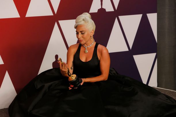 Lady Gaga voitti Shallow-kappaleellaan parhaan laulun Oscar-pystin.