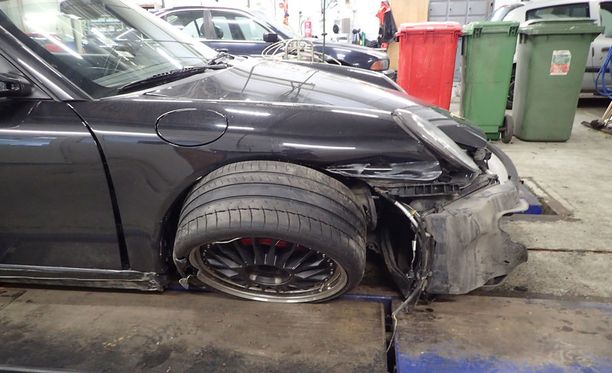Kuvat: Leijonien kiekkotähden Porsche kolaroitiin karmeaan kuntoon