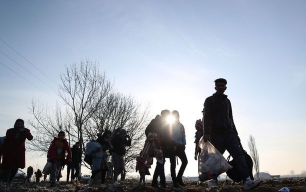 Keväällä 2020 Turkki päästi kymmeniätuhansia siirtolaisia Kreikan-rajan tuntumaan. 