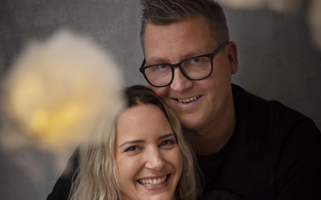 Jani Sievinen julkaisi hempeän kuvakoosteen – Suutelua Maria-vaimon kanssa