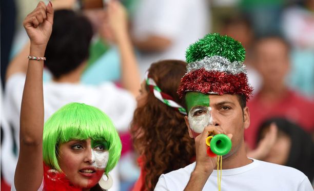 Iranissa naiskannattajat eivät pääse stadioneille katsomaan otteluita.