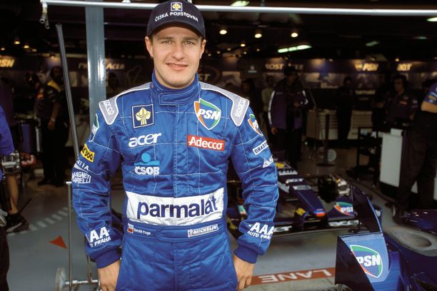 Tomas Enge poseerasi Prostin ajovarusteissa Italian GP:n varikolla 2001.