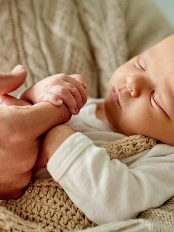Lapsi ja vanhemmuus: unen laatu heikkenee ja yöunen määrä vähenee