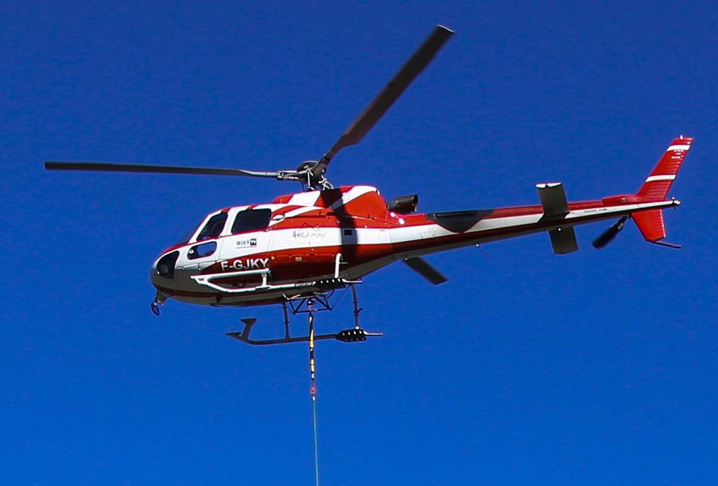 Tuhoisa helikopterionnettomuus Alpeilla: viisi kuollut, yksi taistelee hengestään