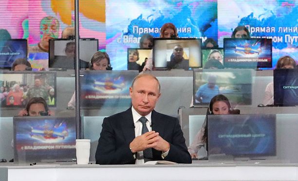 Vladimir Putin jokavuotisessa Suora linja -lähetyksessä torstaina.