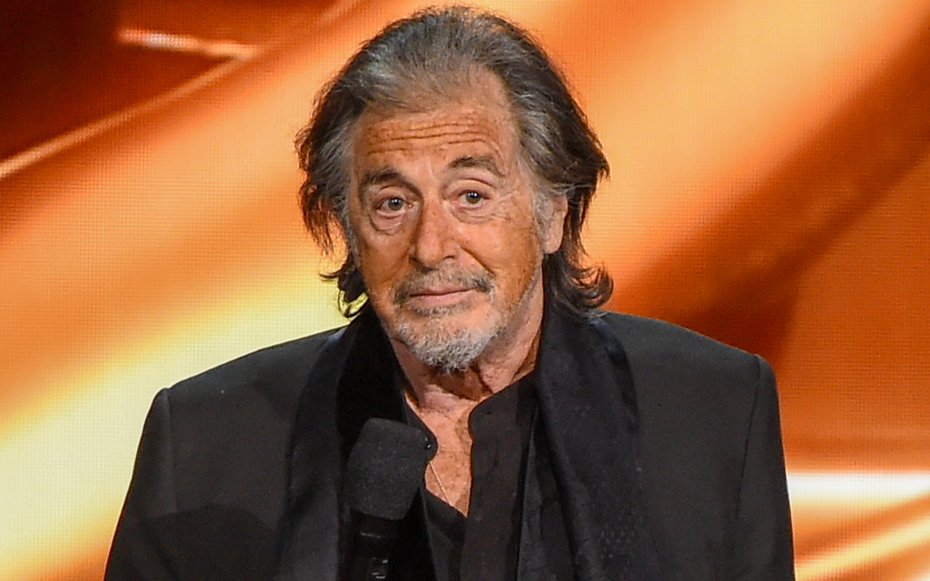 Paparazzit kiinnostuivat Al Pacinon villeistä puhelimen­kuorista