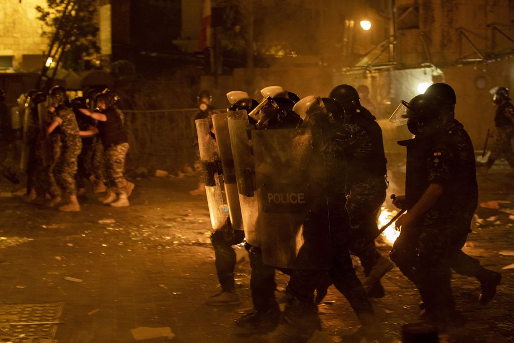 Suru muuttui vihaksi Beirutissa, kaupungissa hallituksen vastaisia mielenosoituksia