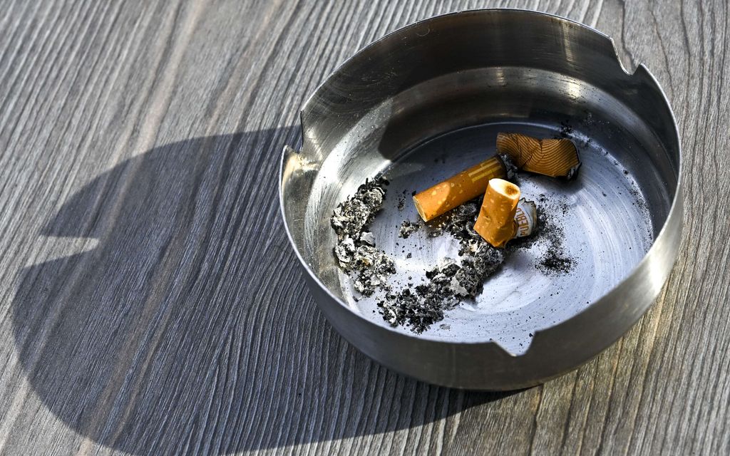 Britannia kieltää tupakoinnin nuorilta